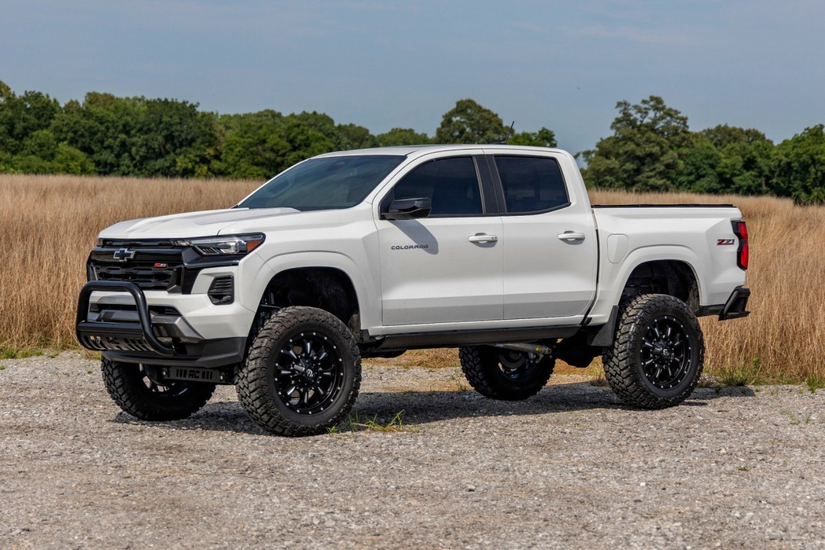 GMC Canyon Suspension Lift Kit - Rough Country - 6-Inch Lift Kit | M1 Struts - '23-'24